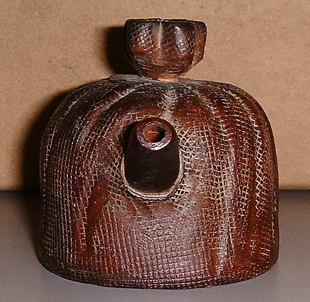 Clay tea pot which look like a `meshed screen'